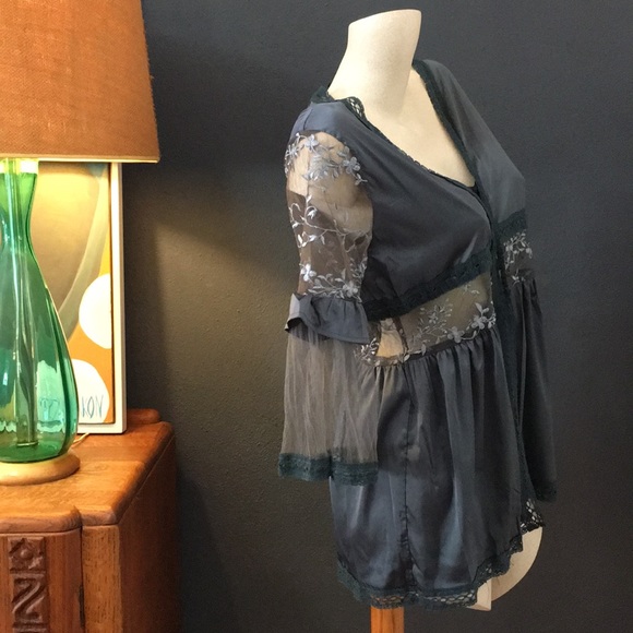 Satin Kimono - Picture 2 of 8